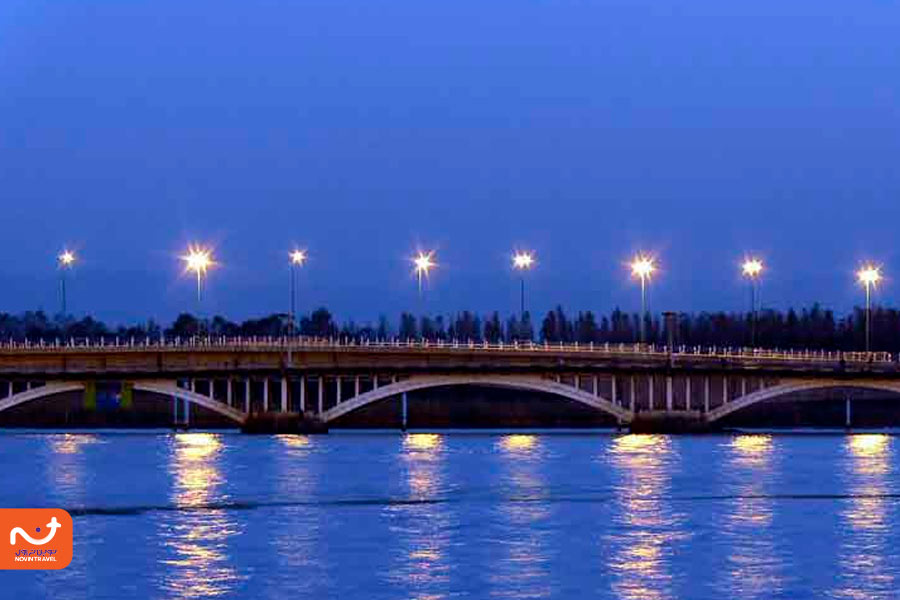 بندر انزلی در شب