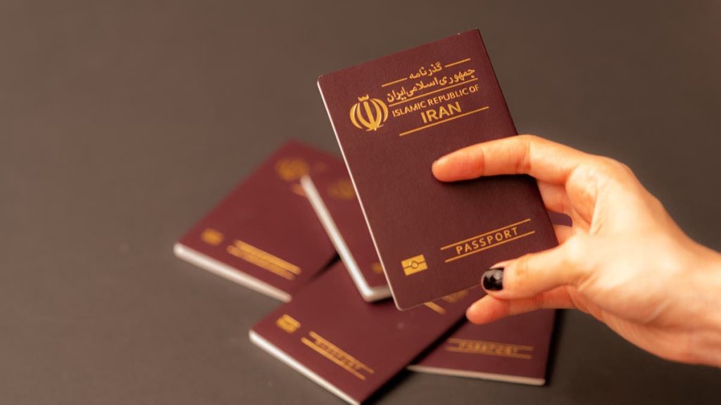مدارک بازم برای گرفتن پاسپورت گرفتن گذرنامه تمدید گذرنامه تمدید پاسپورت بلیط هواپیما مدارک لازم برای گرفتن گذرنامه