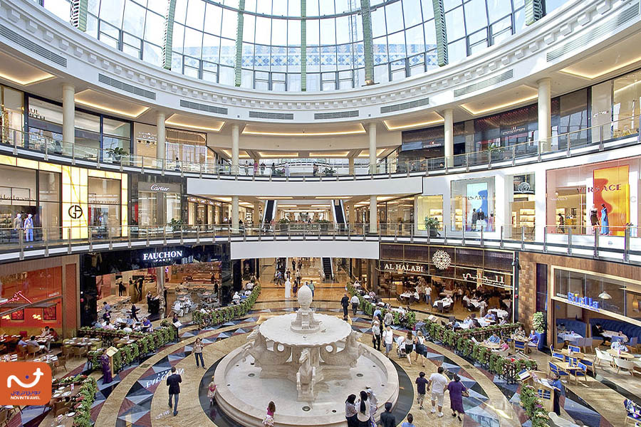 امارات مال دبی یکی از بزرگترین مراکز خرید این شهر است