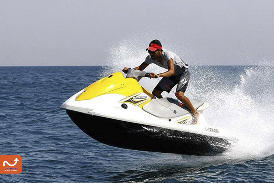 جت اسکی از امکانات اسکله تفریحی بزرگ کیش