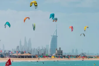 ساحل کایت دبی؛ راهنمای کامل بازدید از ساحل رنگی دبی!