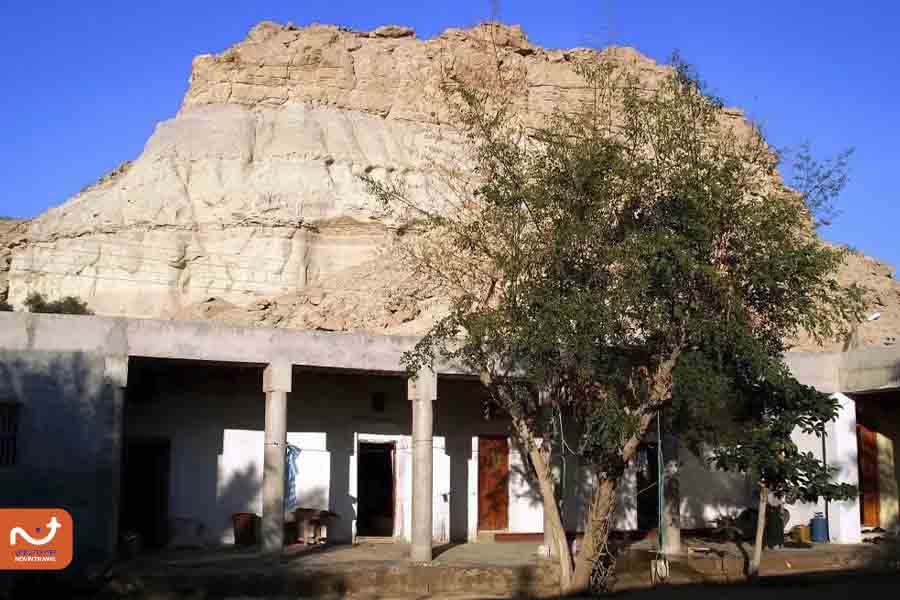 یک خانه روستایی در روستای برکه خلف در نزدیکی دره ستارگان قشم