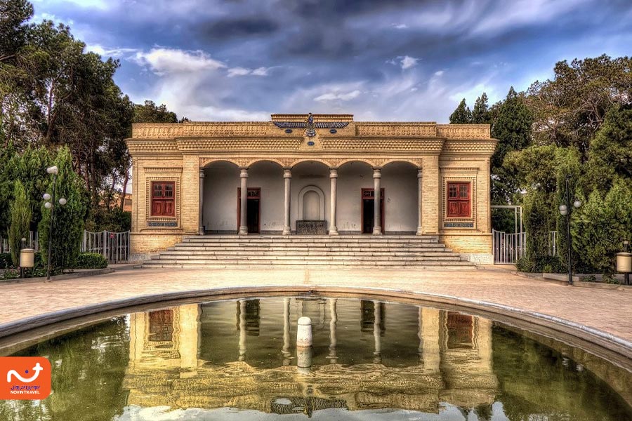 فضای سبز داخل آتشکده یزد