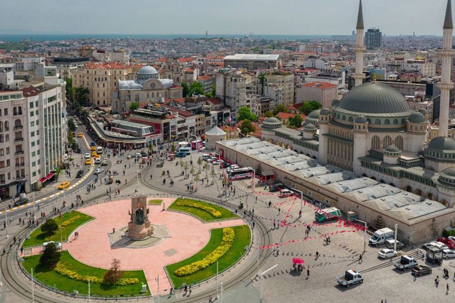 میدان تکسیم