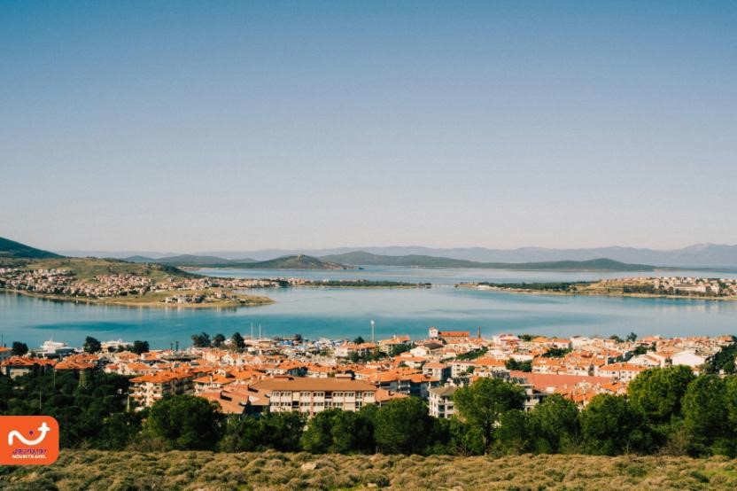 شهر ساحلی و تاریخی آیوالیک ارزان ترین شهر ترکیه برای سفر است. 