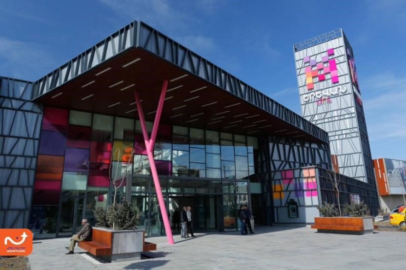 اگر به خرید علاقه داشته باشید، ایروان مال یکی از بهترین جاهای دیدنی ارمنستان است. 