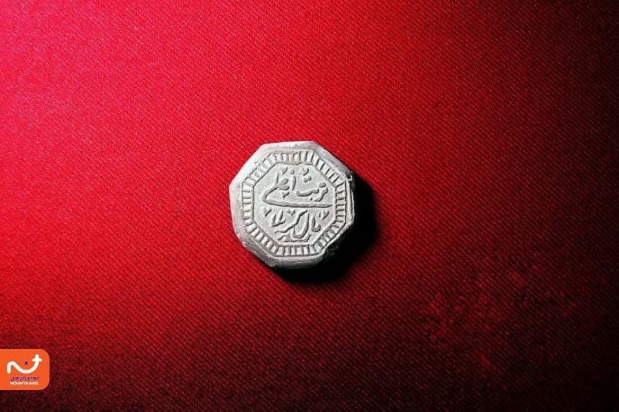 تربت و مهر از مهم‌ترین سوغاتی های نجف هستند. 