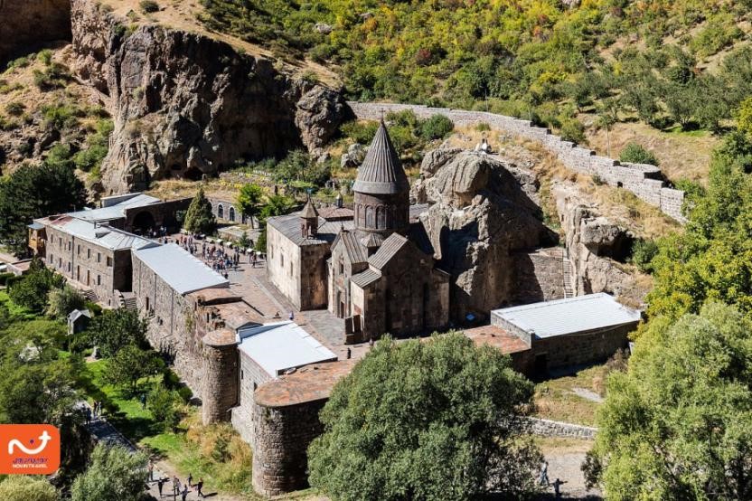 دره و صومعه کغارد از زیباترین جاهای دیدنی ارمنستان است.