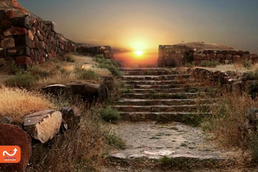 دژ اربونی یکی از قدیمی‌ترین زیستگاه‌های انسانی است و می‌توان آن را بهترین جاذبه گردشگری ارمنستان نامید. 