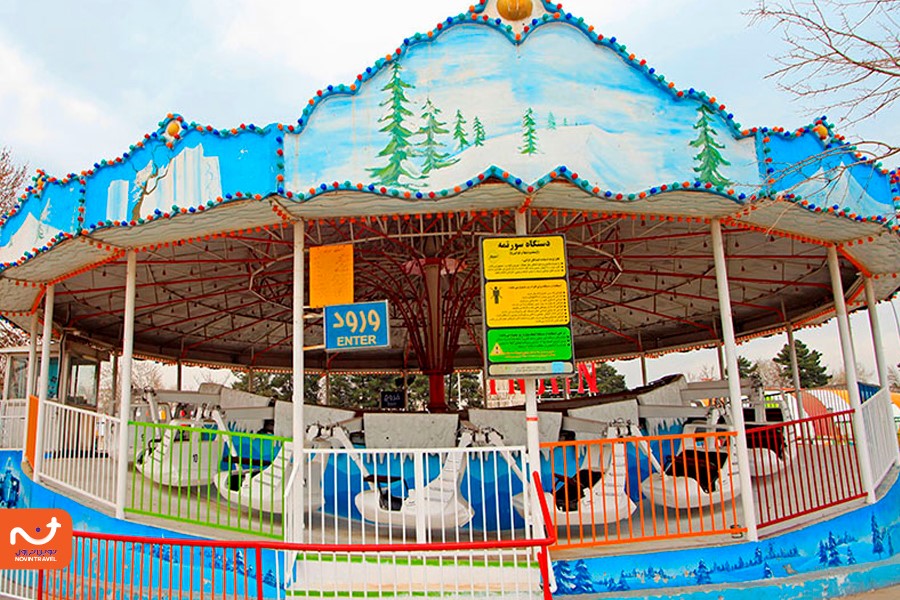 سورتمه سواری در شهربازی پارک ملت مشهد