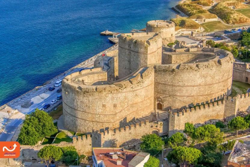 از جمله جاذبه‌های گردشگری چاناک قلعه ترکیه شبه‌جزیره گالیپولی است. 