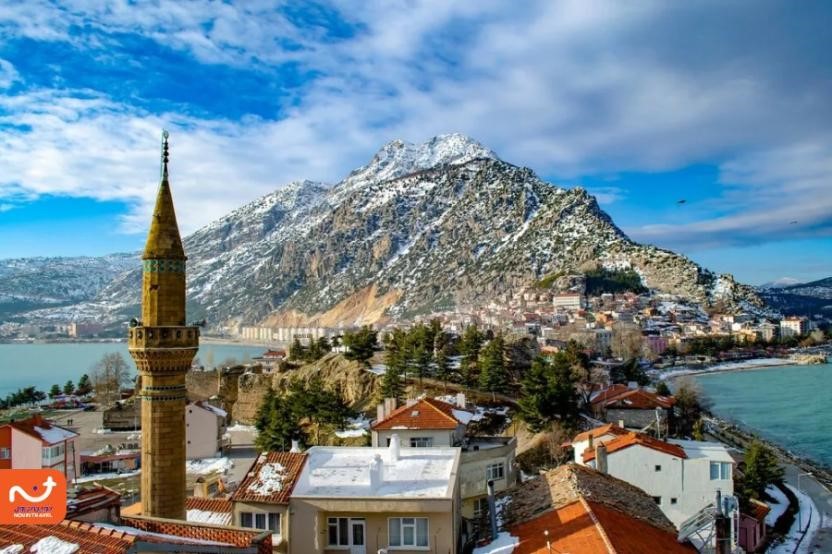 شهر اسپارتا پایتخت گل ترکیه و یکی از شهرهای ارزان ترکیه برای مسافرت است. 