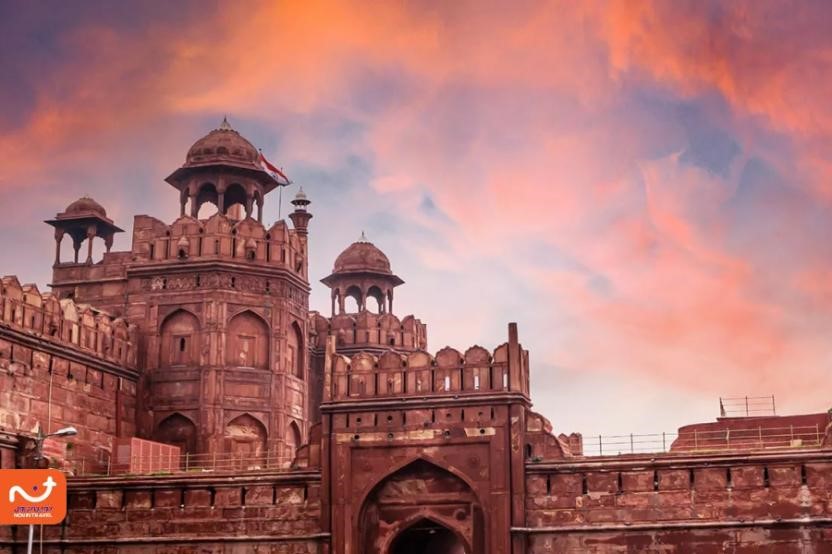 قلعه سرخ را می‌توان یکی از زیباترین جاهای دیدنی هند دانست. 