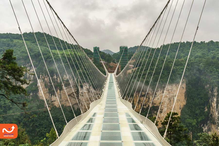 برنامه‌ریزی و آمادگی برای بازدید از پل شیشه ای ژانگجیاجی