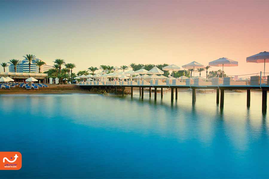 ساحلی طلایی با آب‌های گرم مدیترانه‌ای