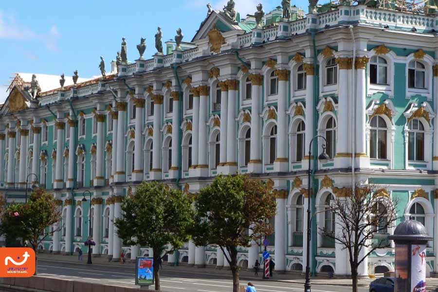 نمایی از موزه ارمیتاژ در سنت پترزبورگ، روسیه