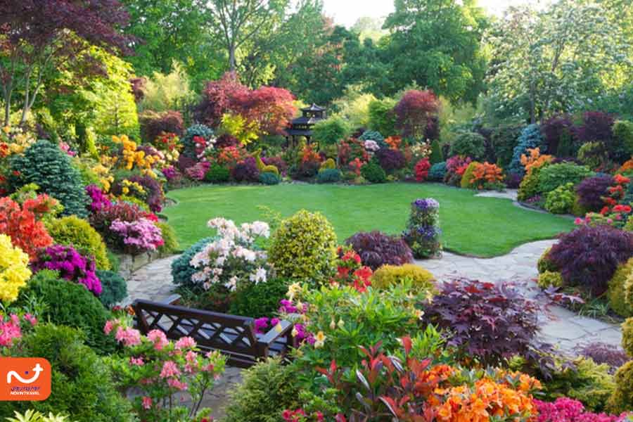 نمایی از باغ تابستانی در سنت پترزبورگ، روسیه