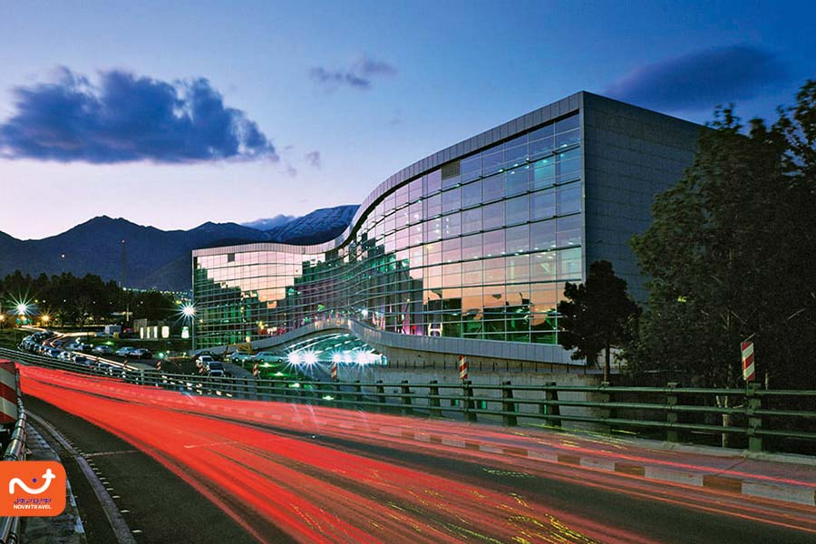 نمایی از ساختمان پردیس سینمایی ملت همراه با غروب آفتاب