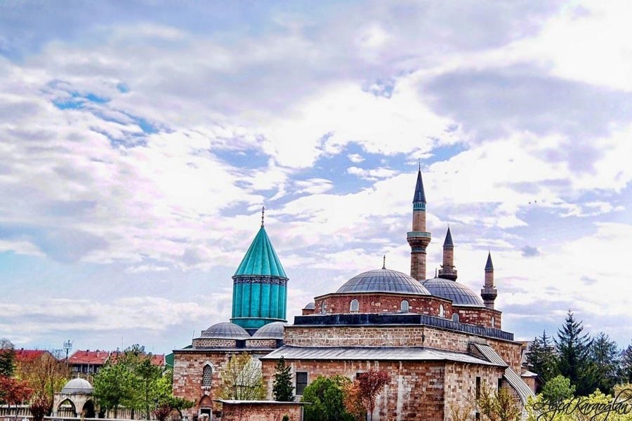 تصویر آرامگاه مولانا از نمای کنار