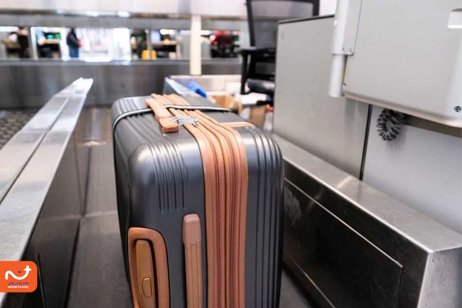 بررسی کردن چمدان ها در فرودگاه