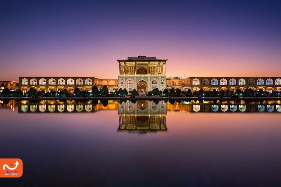 عمارت باشکوه عالی قاپو در نزدیکی میدان نقش جهان اصفهان