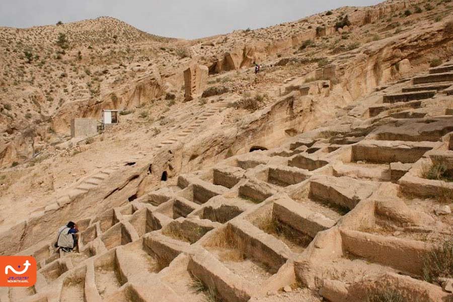 گور تمدن (گورستان دره لیر)؛ یکی از مقاصد گردشگری و دیدنی در نوروز