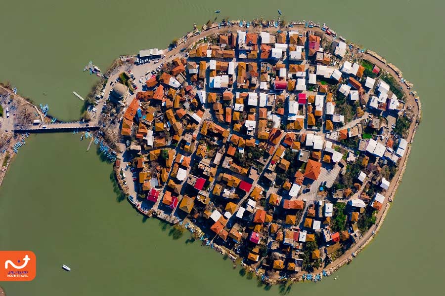 گولیازی به سبک معماری یونانی ساخته شده است.