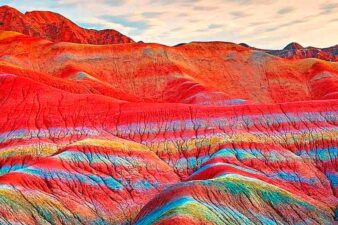 داستان خاک رنگی هرمز؛ از ادویه سوراغ تا نقاشی بومی