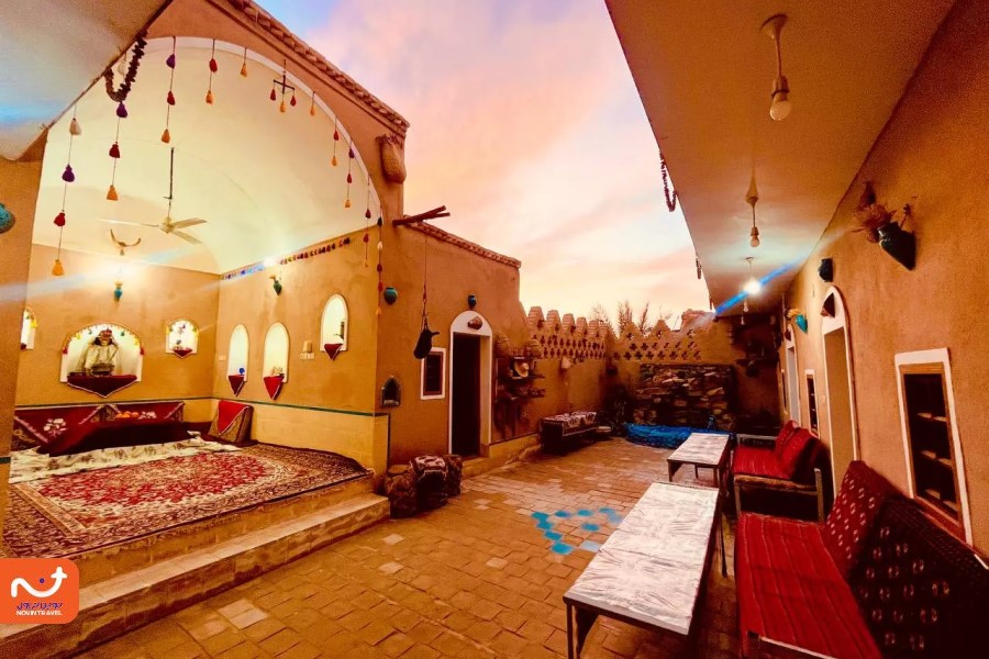 سپری کردن شب در اقامتگاه بوم گردی در کویر مصر یکی از بهترین تجربه‌های کویرگردی است. 