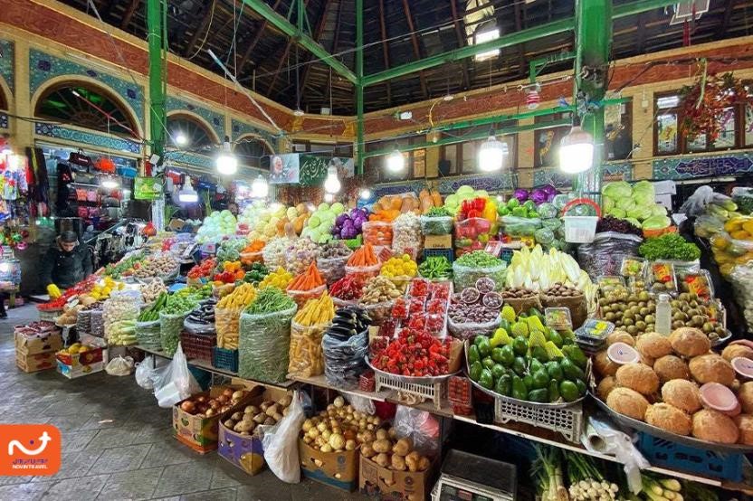 بازار میوه معروف تجریش در این بازار واقع شده و می‌توان میوه‌های کمیاب و ناشناخته را از این بازار تهیه کرد.