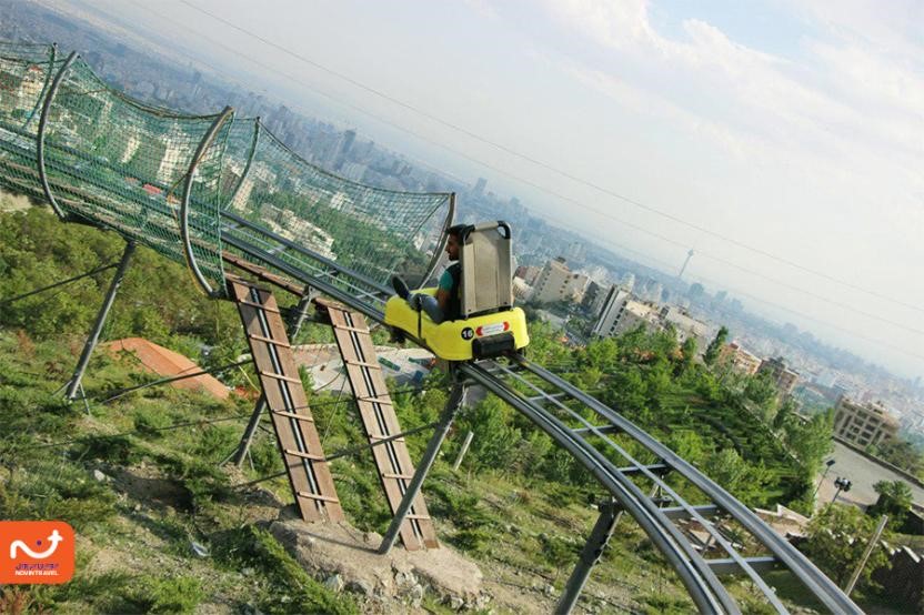 بهترین زمان استفاده از سورتمه تهران به‌دلیل آب و هوای خنک ارتفاعات تهران در فصل بهار و تابستان است.