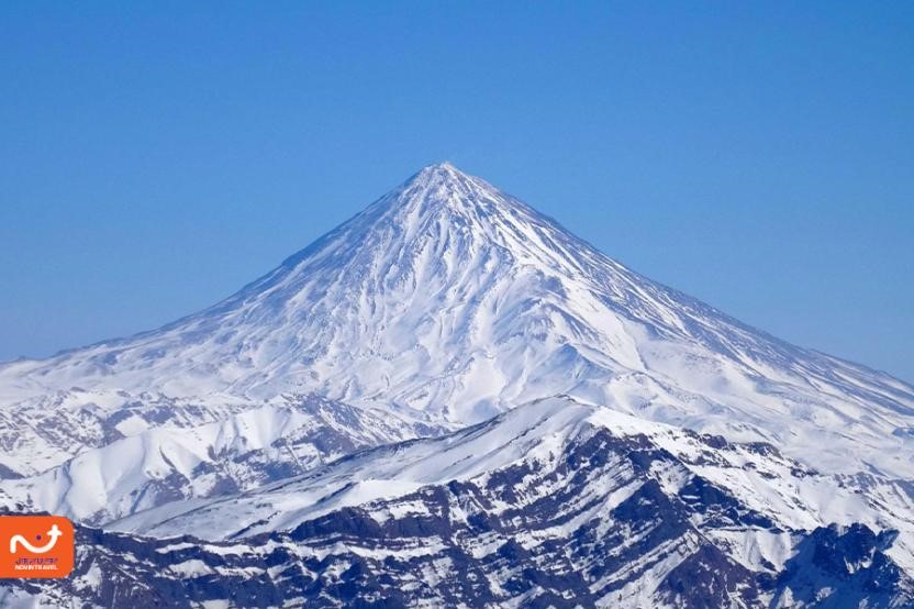 قله توچال بلندترین قله شهر تهران و 3965 متر ارتفاع دارد.