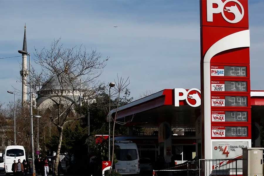 هزینه بنزین در ترکیه: بررسی جامع قیمتها و عوامل مؤثر بر قیمت بنزین ترکیه.