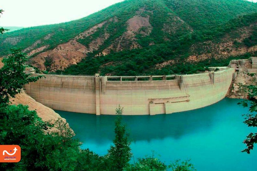 دریاچه سلیمان تنگه از جاذبههای اطراف باداب سورت.