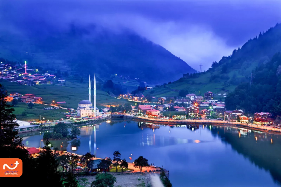 دریاچه اوزون‌گل  یکی از زیباترین جاهای دیدنی شهر ترابزون است.