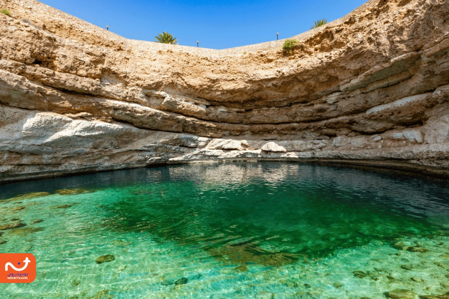 در وادی بنی خالد می‌توانید به تفریحاتی مانند کمپینگ، شنا و عکاسی بپردازید.