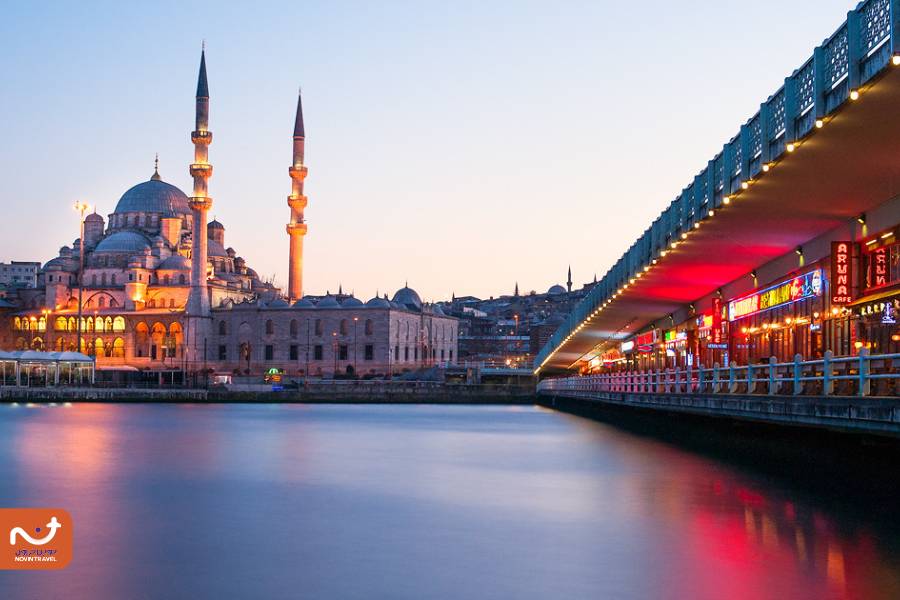 نمایی از مسجد والده سلطان در منطقه‌ی امینونو