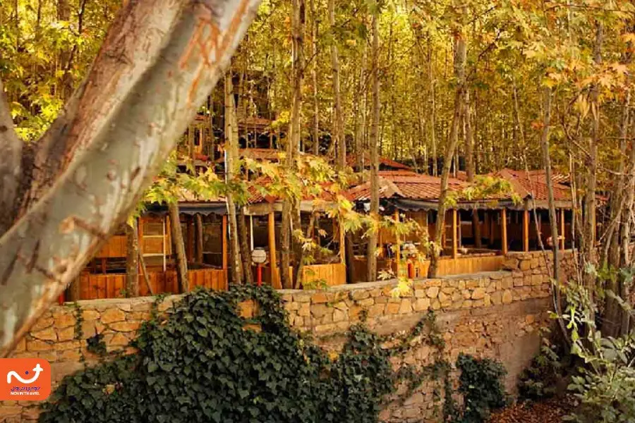 روستای قلات یکی از جاذبه‌های دیدنی اطراف تنگه رغز است.