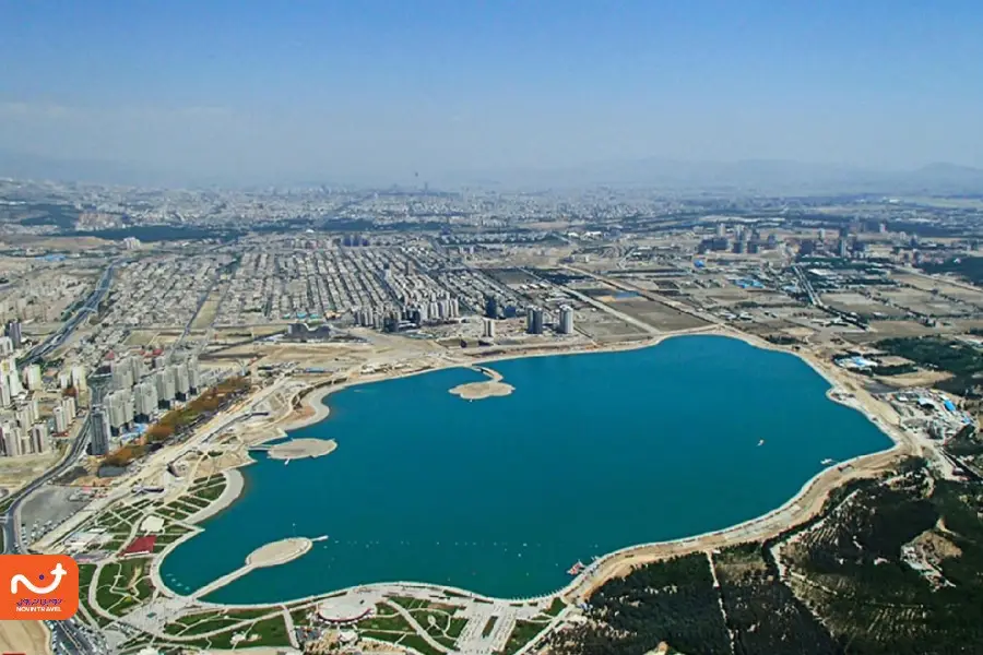 دریاچه چیتگر در مجاورت پارک چیتگر تهران در منطقه ۲۲ واقع شده است.