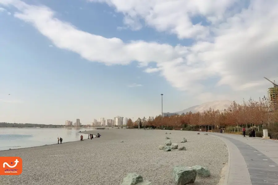 ساخت دریاچه چیتگر در سال ۱۳۸۲ تصویب شد.