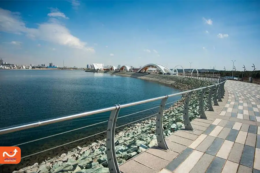 دریاچه  چیتگر در غرب تهران، در منطقه ۲۲ واقع شده است.