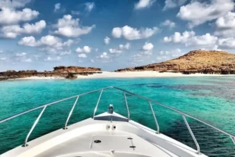 جزیره دیمانیات؛ بهشتی در آب‌های فیروزه‌ای دریای عمان