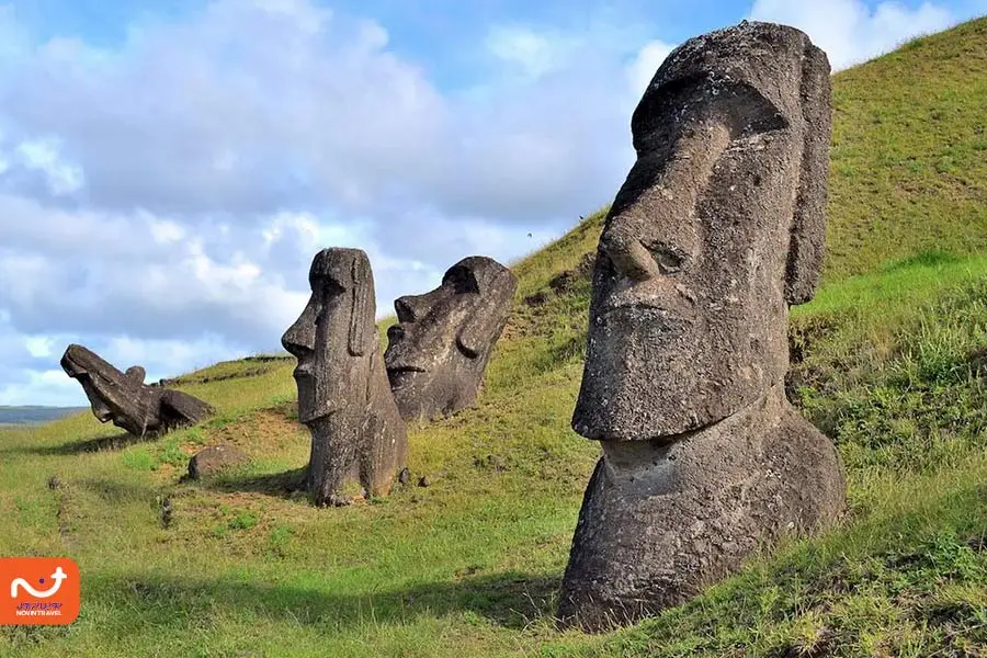 مجسمه موآی (Moai) در جزیره ایستر