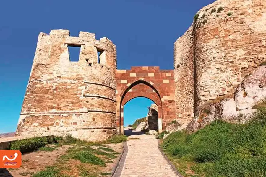 قلعه وان؛ یکی از جاذبه‌های گردشگری ترکیه