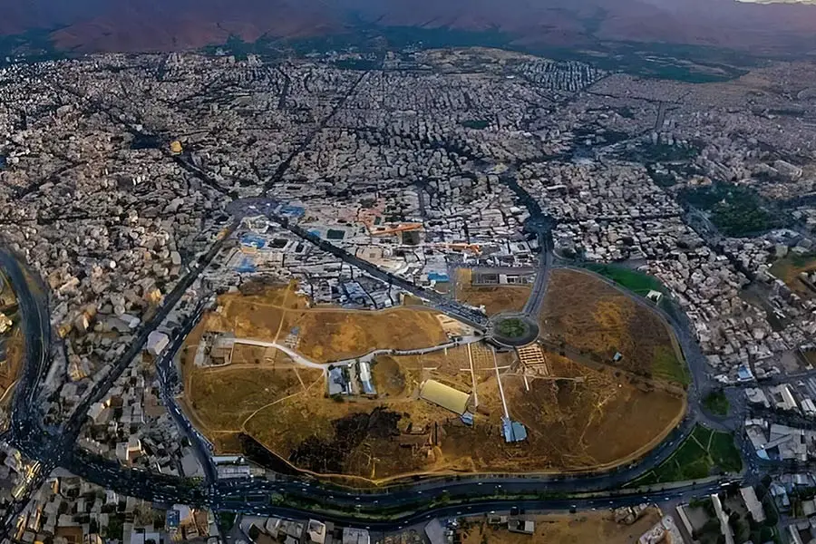 راهنمای کامل سفر به تپه هگمتانه همدان