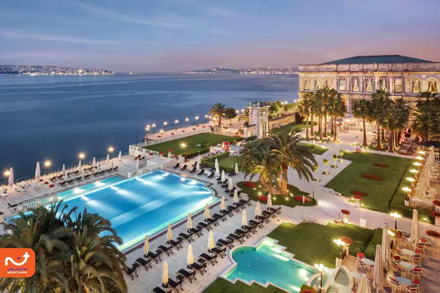 اقامت در هتل‌های لوکس هزینه سفر به استانبول را افزایش می‌دهد.