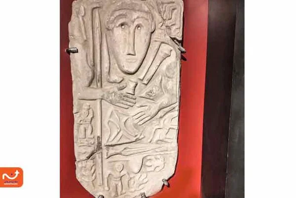 نقش مرد جنگجوی مسلح در موزه وان