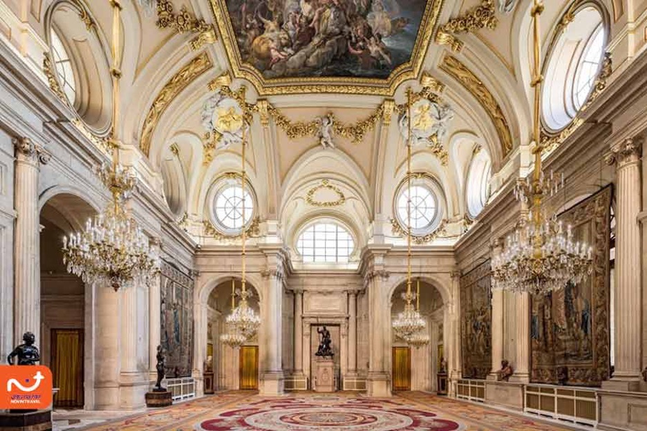 تالار ستون‌ها در کاخ سلطنتی مادرید