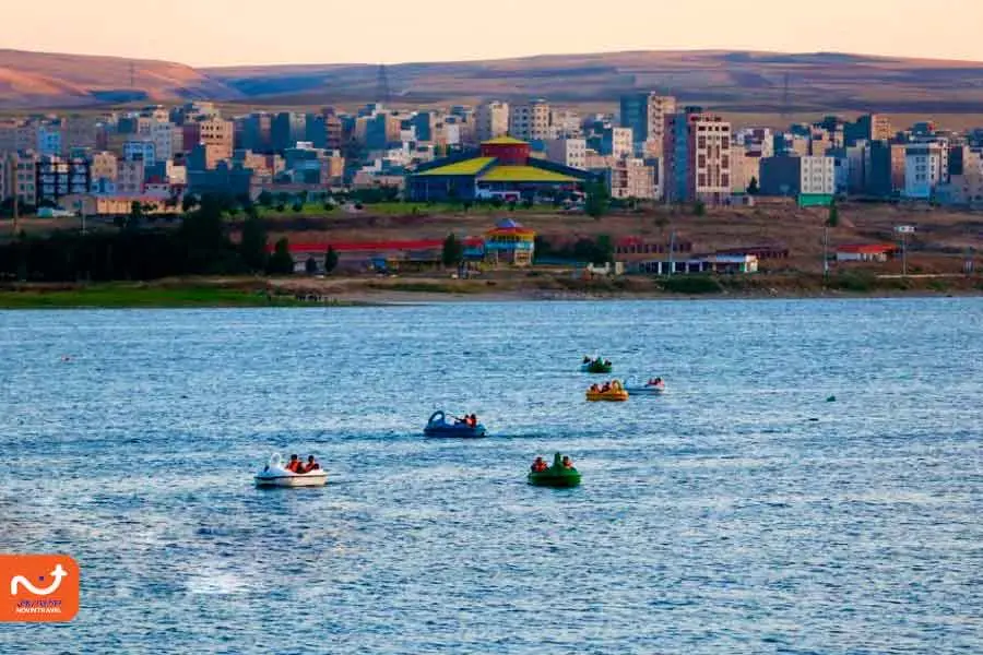 قایق‌سواری در دریاچه شورابیل