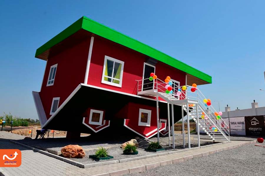 خانه وارونه نزدیک خانه گربه های وان